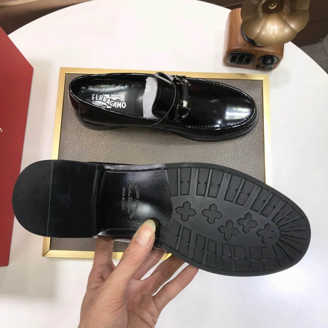 Men's shoes💰480💰[Ferragamo/Ferragamo] The latest model in the counter. Original imported high-quality cowhide with open sides + imported sheepskin lining + original luxury metal buckle + original combination outsole. Comparison without pressure. 38--45 (45 is custom-made and cannot be returned or exchanged)